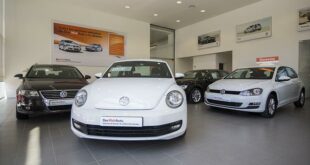 Auto kaufen. Autos im Autohaus.